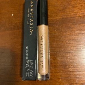 Freya Anastasia lipgloss